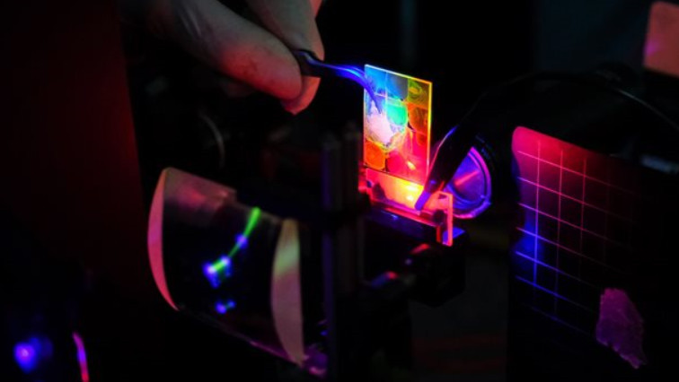 Colloidal Quantum Dot Light Emitters Go Broadband in the Infrared