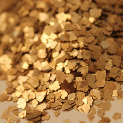 A Pair of Gold Flakes Creates a Self-assembled Resonator