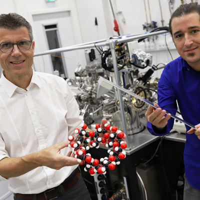 Nanomembranes with Pore Molecules for Efficient Filtration