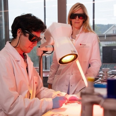 Soldering Wounds with Light and Nano Thermometers