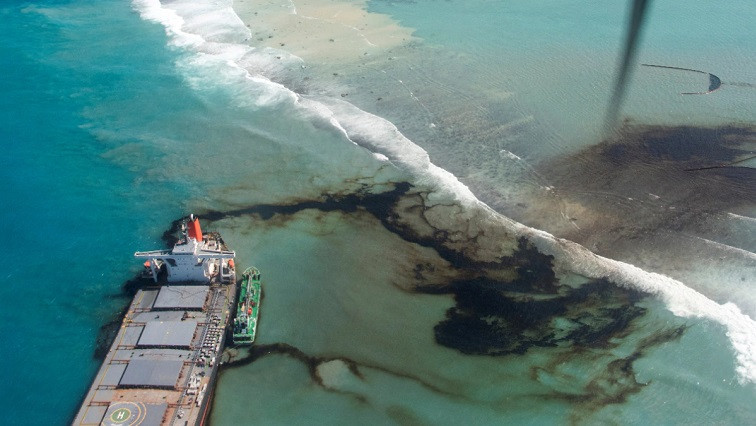 Log 9 Supplies 'Sorbene' Oil Sorbent Pads to Aid Oil Spill Clean-up in Mauritius
