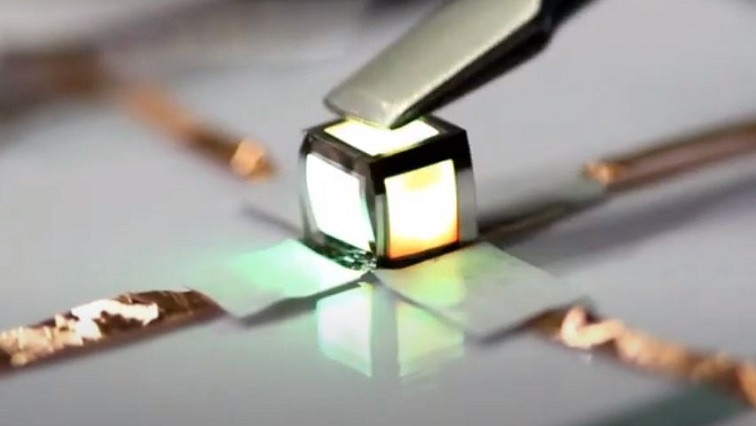 Ultrathin Quantum Dot LED That Can be Folded Freely as Paper