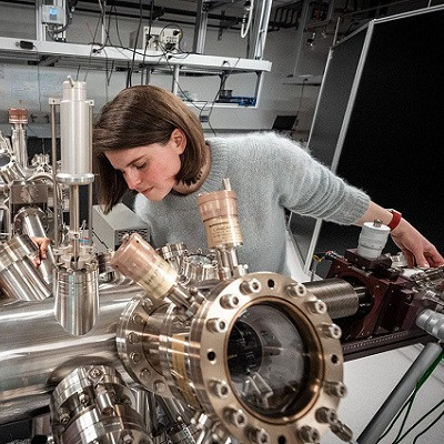 Scientists Build an Ultrafast Camera to Capture Light–Matter Quasiparticles in Motion