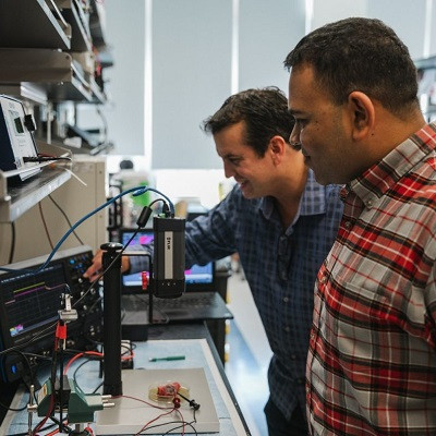 Alumnus and Engineer Collaborate on 3D Printing to Advance Microfluidic Systems
