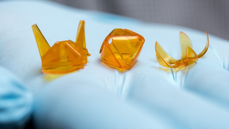 Tiny Origami Controlled by Light