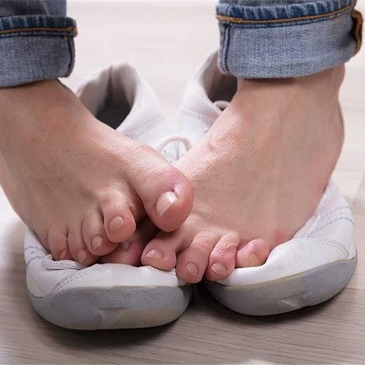 Scientists Develop Effective Coating Solution for Smelly Feet
