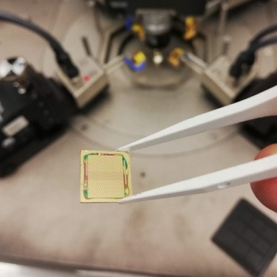 Nanowire Transistor with Integrated Memory to Enable Future Supercomputers