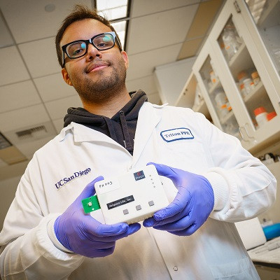 This Wireless, Handheld, Non-invasive Device Detects Alzheimer’s and Parkinson’s Biomarkers