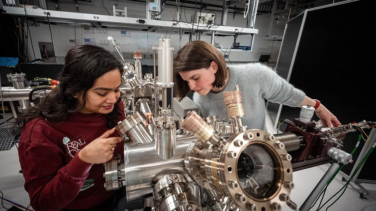 Scientists Build an Ultrafast Camera to Capture Light–Matter Quasiparticles in Motion