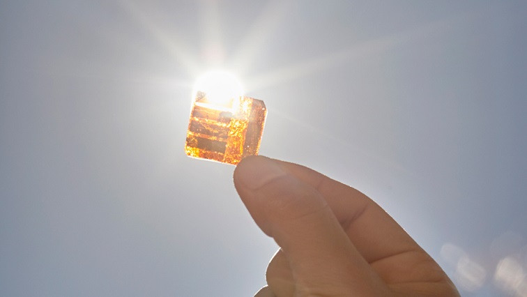 A Strategy to Improve The Efficiency And Long-Term Stability of Perovskite Solar Cells