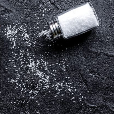 Pinch the Salt: Dissolved Salt Can Reassemble at Nanoscale, Simulations Say
