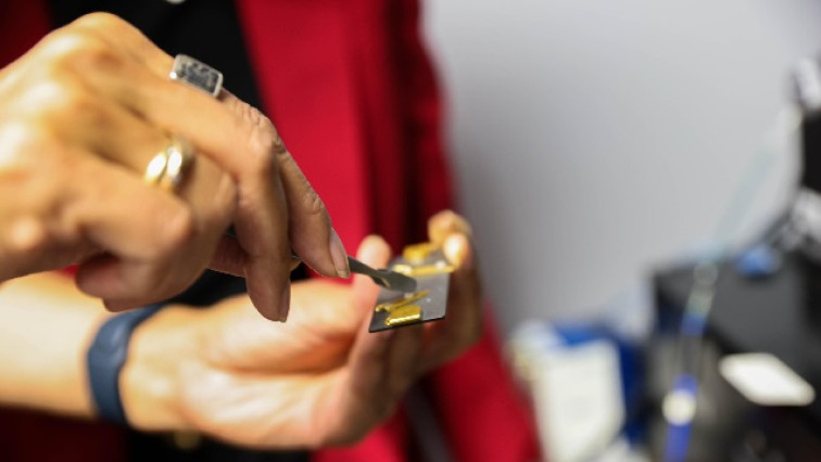 Finding Clarity in the Noise: A New Way to Recover Hidden Signals at the Nanoscale