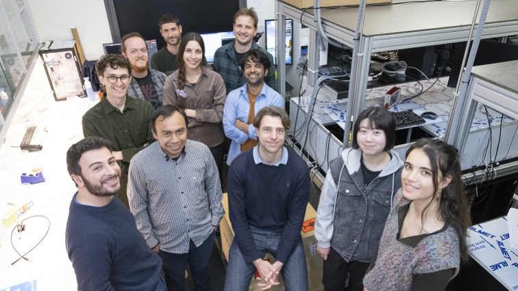Honey-like Heat Flow: A New Heat Transport Regime Discovered in Ultrathin Semiconductors