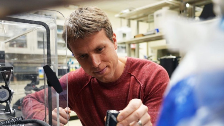 A Fix for Frost: Engineers Use Electricity to Zap Ice without Heat or Chemicals