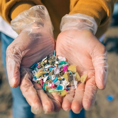 World's First Eco-friendly Filter Removing 'Microplastics in Water,' a Threat to Humans from the Sea without Polluting the Environment