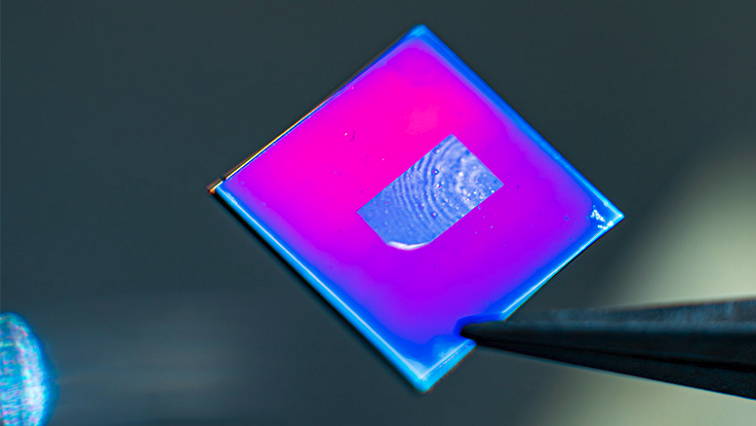 Researchers Measure Giant Light-conversion Effect in Chiral Carbon Nanotubes