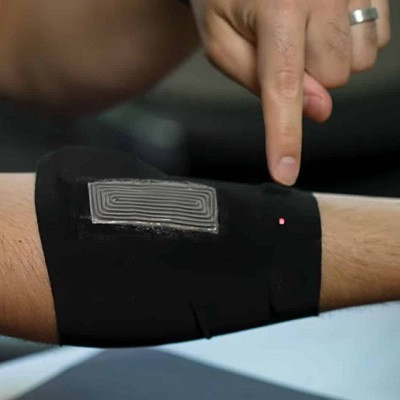 UW Researchers Develop a Stretchable, Wearable Device That Lights Up an LED Using Only the Warmth of Your Skin