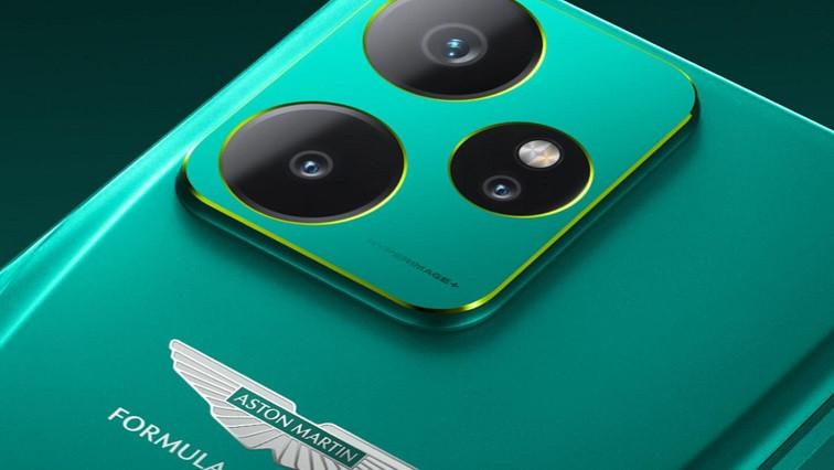 Aston Martin F1 Realme Smartphone Features Graphene Cooling Tech