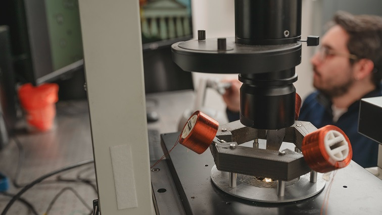 “Magnetic Tweezers” Make Robotic Surgery Safer, More Precise