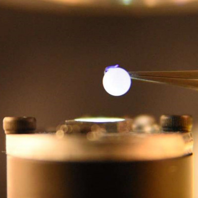 CU Boulder Researchers Develop Arrays of Tiny Crystals that Deliver Efficient Wireless Energy