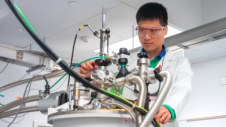 Scientists Uncover Room-temperature Route to Improved Light-harvesting and Emission Devices