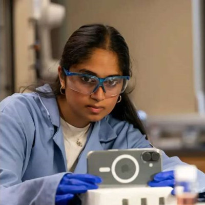 Researcher Solves a Nanoparticle Mystery Using an iPhone Camera