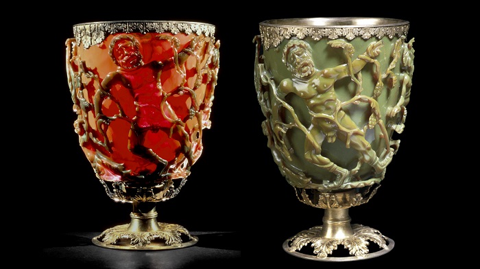 The Lycurgus Cup changes colour depending on the incidence of light and the viewing angle