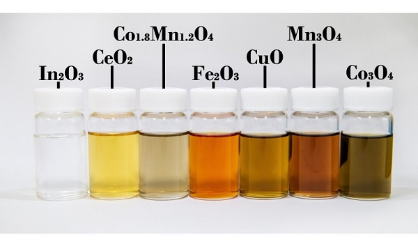 Colloidal solutions of functional oxide nanoparticles fabricated using a double-salt polymerization method.