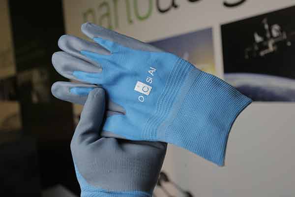 Latex gloves with graphene nanotubes