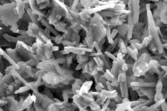 An electron microscope image showing the close-up structure of halloysite