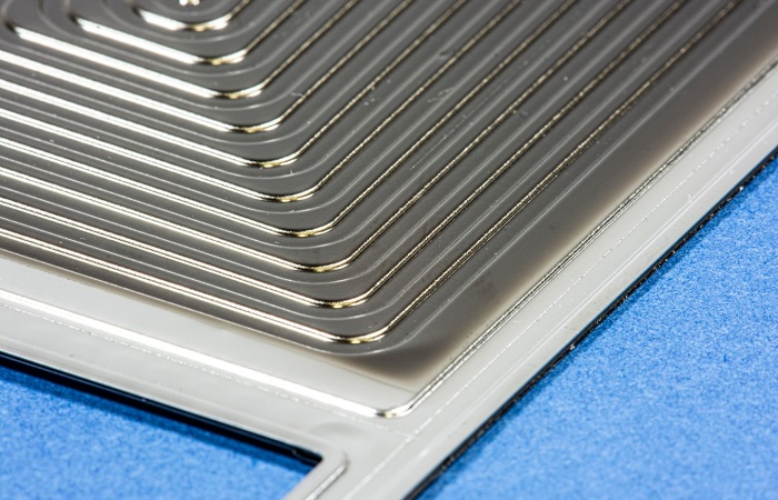 The approximately 50 to 100 micrometer thin steel sheets