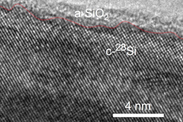 Transmission electron microscopy image showing a silicon-28 nanowire coated with silicon dioxide (SiO2)