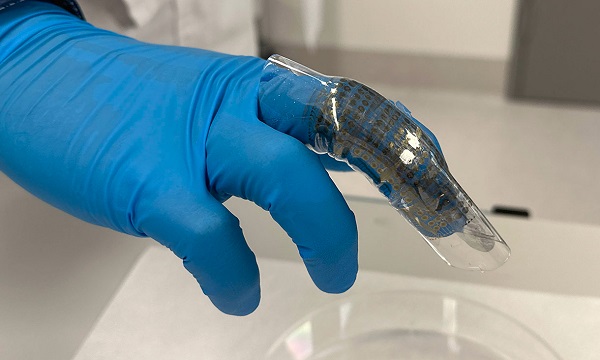 The team’s innovation features a single nanomaterial incorporated into a stretchable casing fitted to a person’s finger.