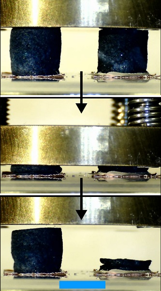 Mechanical compression tests show how the coating (left) improves the elasticity compared to the same material without the coating (right). (Scale in blue: 6mm.)